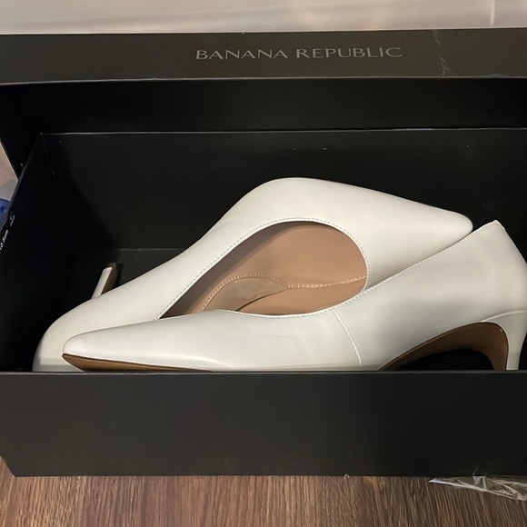 White banana republic heel - Picture 1 of 4